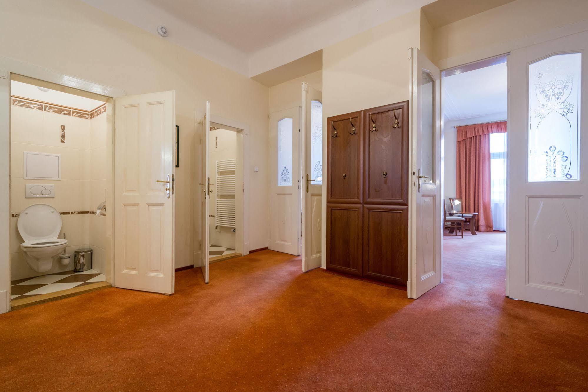 Hotel & Residence Royal Standard براغ المظهر الخارجي الصورة