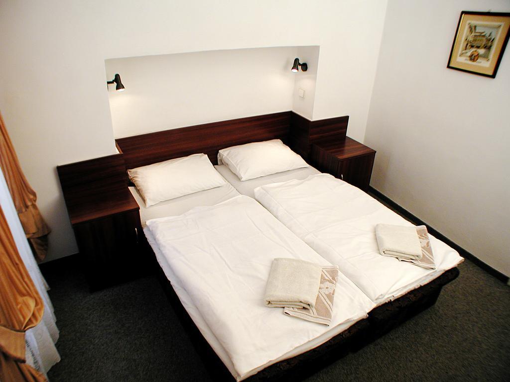 Hotel & Residence Royal Standard براغ الغرفة الصورة