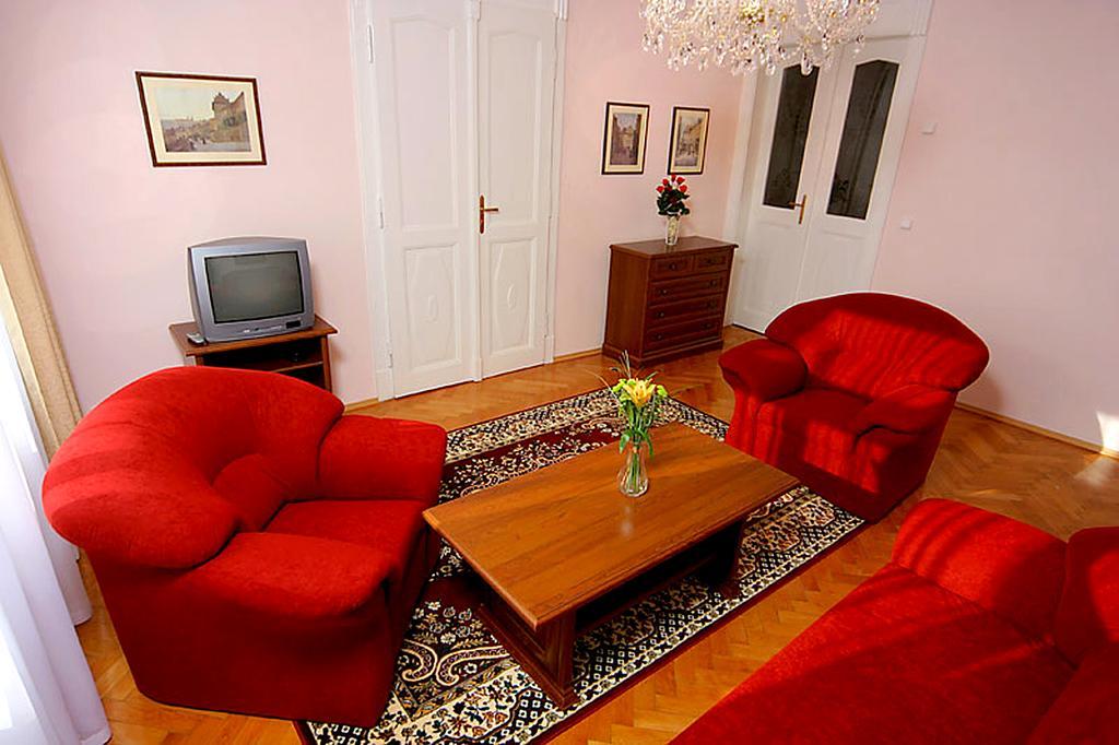 Hotel & Residence Royal Standard براغ الغرفة الصورة